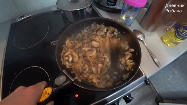 Так гречку мало кто готовит. А зря.Съедается в один миг. Готовим гречку с грибным соусом. смотреть онлайн