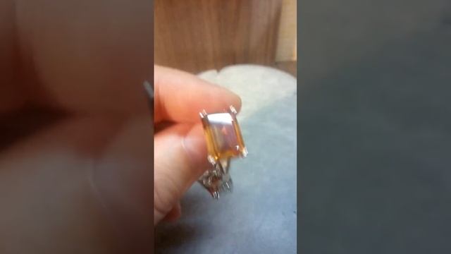 Султанит меняет цвет смотреть онлайн