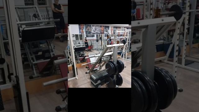 Трое детей отравились хлором в бассейне фитнес-клуба