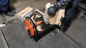 Электрический винтовой дровокол.