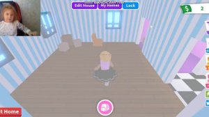 Вика играет в роблокс адопт ми Roblox Adopt Me Строим дом