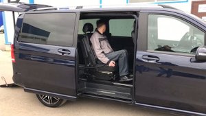 Мерседес-Бенц V class, для перевозки инвалидов. Откидная аппарель и выдвижное боковое кресло.
