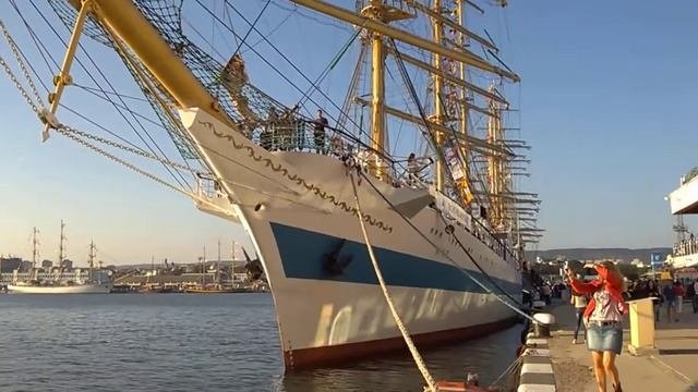Парусник Мир.Черноморская регата.Порт Варна.Болгария.