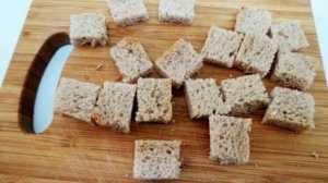 Канапе с мягким сыром и перепелиными яйцами