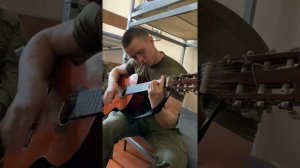 Той зимой не далёкой я увидел тебя гитара