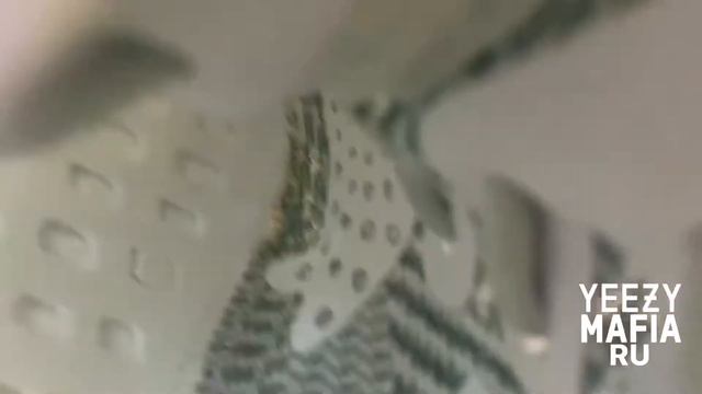 Видео обзор Adidas YEEZY BOOST 350 V2 Cloud White Reflective смотреть онлайн
