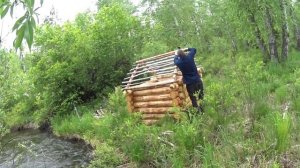 БАНЯ В ЛЕСУ | ДЕЛАЮ КРЫШУ ИЗ ДЁРНА