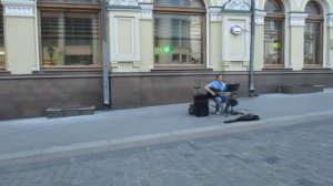 Песня "Чёрный кот" в центре Москвы