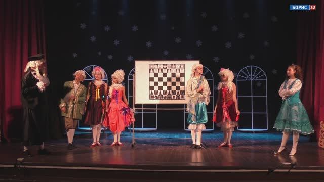 В Брянской Жуковке с большим аншлагом проходит новогодний мюзикл "12 месяцев или Букет для королевы" смотреть онлайн
