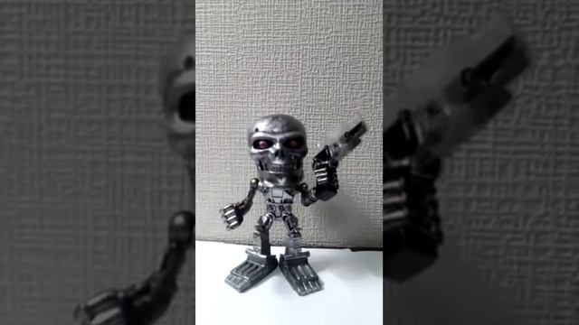 ФИГУРКА-БАШКОТРЯС THE TERMINATOR SALVATION : T-600