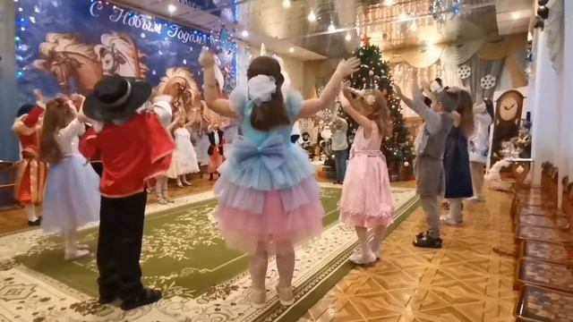 Новогодний утренник 2021-22 в детском саду. смотреть онлайн