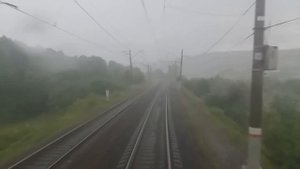 Гнев небес. Мощные удары молнии рядом с поездом. Поезд в грозу. Шаровая молния.