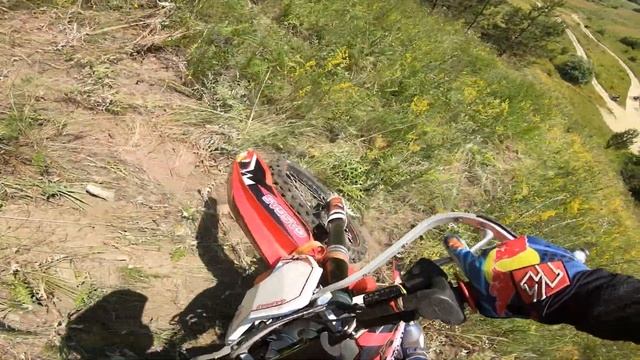 ЭНДУРО НА GAS GAS EC 300 l УЧИМ ВИЛЛИ l KTM SX 250 ВАЛИТ l ТЕСТ KAWASAKI KDX 200 смотреть онлайн