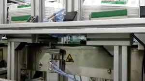 Этикетировочный автомат (этикетировщик) нанесение самоклеющейся этикетки на яичные лотки. ПрактикМ