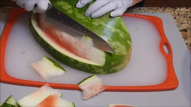 КАК РЕЗАТЬ АРБУЗ быстро, просто и удобно есть. Как нарезать арбуз