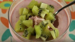 Йогуртово-клубничный мусс с киви