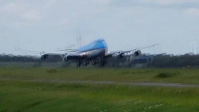 Test Canon IXUS 220 HS Full HD - Super Landingen op de Polderbaan смотреть онлайн