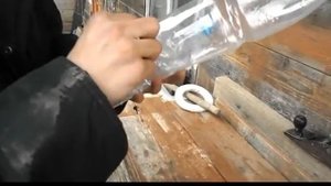 ВОКРУГ ДА ОКОЛО. Слив для крыши из подручных материалов!!!