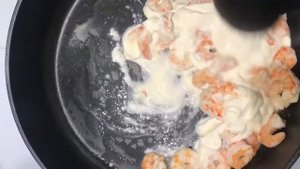 Паста с креветками в сметанном соусе