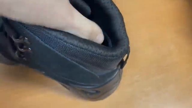 Ботинки Lowa черные средней высоты смотреть онлайн