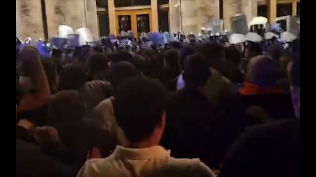 В Ереване начались беспорядки. Проходят задержания