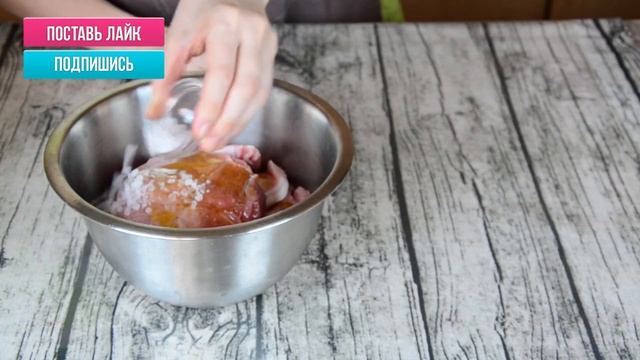 Нежнейшие отбивные в духовке / Рецепт отбивных из свинины для тех, кто заботится о своем здоровье смотреть онлайн