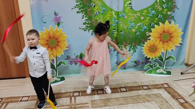 06.03.2024. МЛ.ГР. Маленькие лучики  танец с лентамиПр-к 8 мартадс Островок о.Шикотан. 