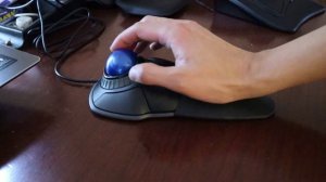 Fingers Controlled Kensington Orbit Trackball Demonstration