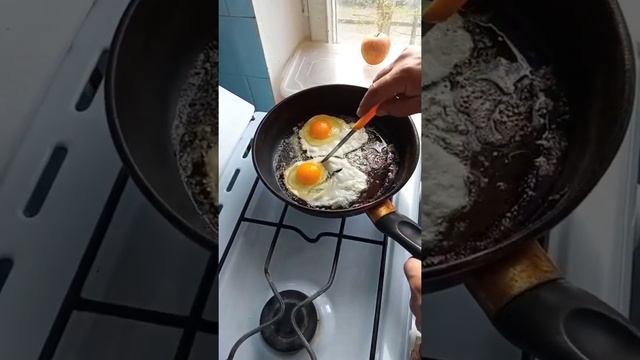 Домашнее яйцо-глазунья.