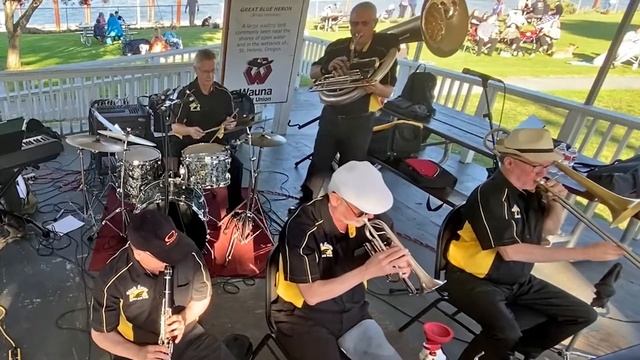 Git on Out the Door смотреть онлайн