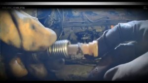 Где раскручивается чашка передней стойки Fiat Ducato?