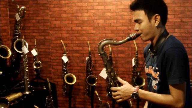 Conn New Wonder II-Chu Berry by Marc @ Saxsociety Museum & Used Shop смотреть онлайн