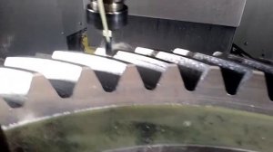 Зубонарезка шестерни диаметр 880 мм, круговой зуб Z=49, модуль зуба 13  как изготавливают шестерни