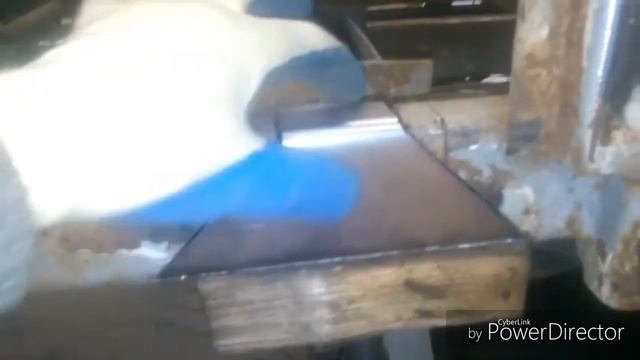 Мерседес Т1 309D часть 2 ремонт трещины рамы пола.