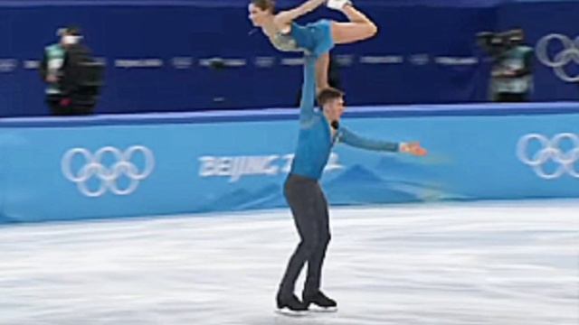 УЖАСНОЕ падение Александра Галямова и Анастасии Мишиной. Уронил партнёршу на лёд. смотреть онлайн