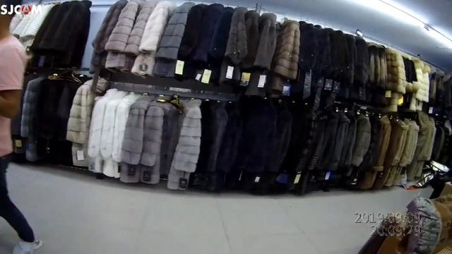 Шубы в Китае. Магазин ,,Снежный барс,, Хуньчунь