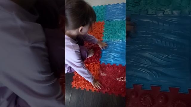 Массажный коврик) смотреть онлайн