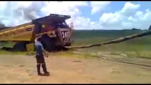 Карьерный самосвал спасен смотреть онлайн