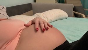 Как ребёнок шевелится в животе. Ребёнок реагирует в животике, на прикосновения мамы!