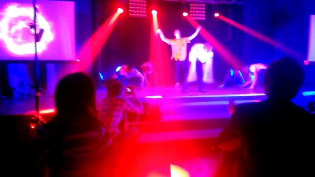 СТУДВЕСНА. ТАНЕЦ ЗОМБИ,ПАРЕНЬ "ЛОМАЕТ РУКИ" смотреть онлайн