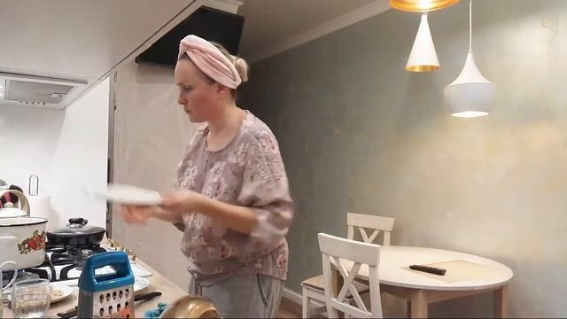 На кухне. Суп куриный с домашней лапшой. Добрый вечер. смотреть онлайн