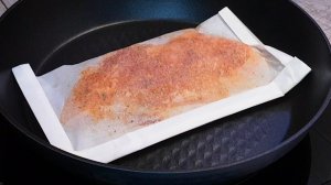 Куриная грудка в пергаменте на сковороде. Блюдо для тех, кто следит за фигурой.