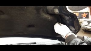 Установка газового упора капота на Ford Focus 2 рестайлинг
