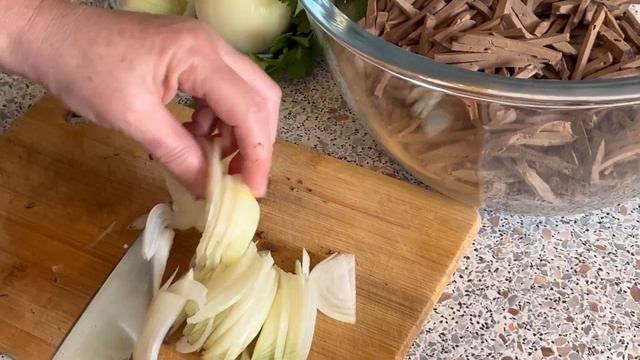 Корейский салат с ПЕЧЕНЬЮ и МОРКОВЬЮ! Супер-рецепт!