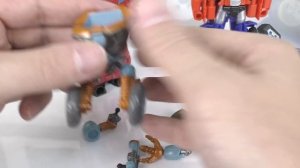 Автоботы Трансформеры нашли запчасти от Ready 2 Robot.