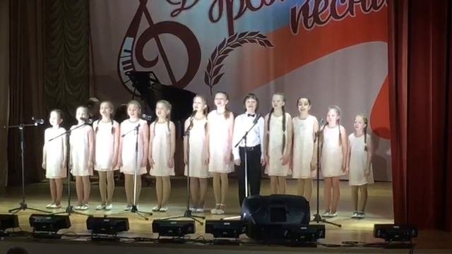 Должны смеяться дети и в мирном мире жить. Детский концерт должны смеяться дети ссср. Должны смеяться дети домисолька. Хор должны смеяться дети. Коллектив поющие горошины.
