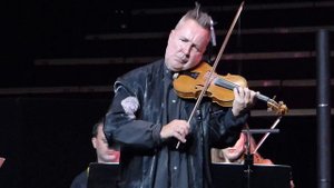 Nigel Kennedy plays Vivaldi's Four Seasons