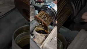 Bmw X5. Замер давления масла и новый масляный фильтр
