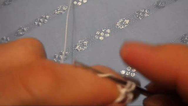 ДЕКОРАТИВНАЯ ПОДУШКА С ВЯЗАНЫМ КРЮЧКОМ ДЕКОРОМ смотреть онлайн