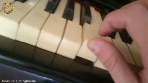 Разбирал пианино в металлолом, а внутри был спрятан клад!